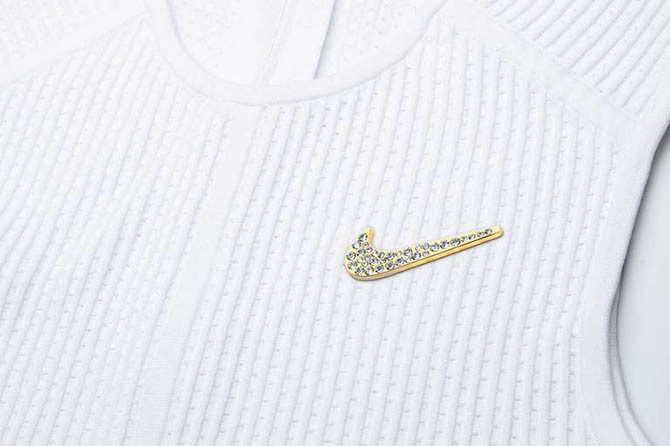 آرم نایک الماس روی لباس سرینا ویلیامز