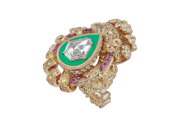 حلقه طلای الماس و یاقوت صورتی از کلکسیون جواهرات زیبا دیور در کاخ ورسای