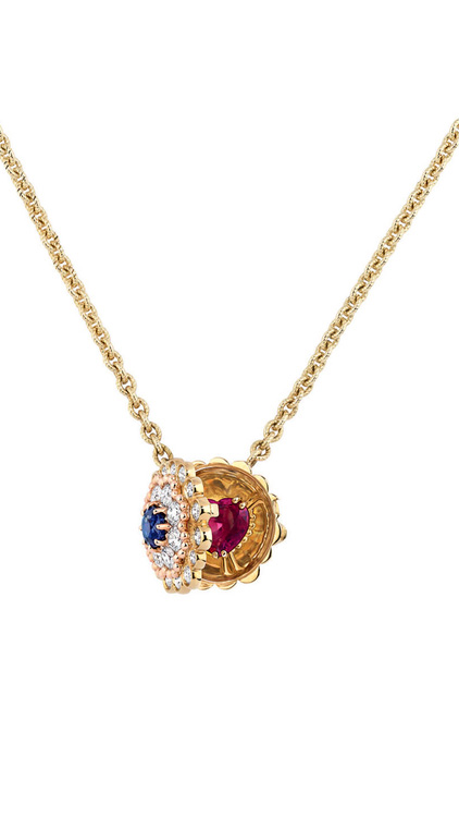 گردنبند یاقوت سرخ و یاقوت کبود از کلکسیون جواهرات زیبا دیور در کاخ ورسای