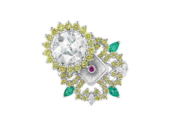 حلقه الماس از کلکسیون جواهرات زیبا دیور در کاخ ورسای