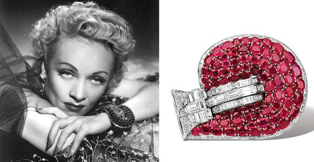 مارلنه دیتریش «Marlene Dietrich» ، دستبند یاقوت و الماس Jarretière از Van Cleef & Arpels (در سمت راست) را پوشیده است
