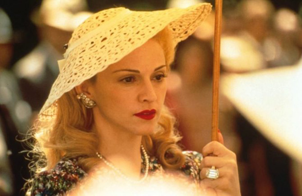 مدونا «Madonna» در 'Evita' مروارید و الماس پوشیده است